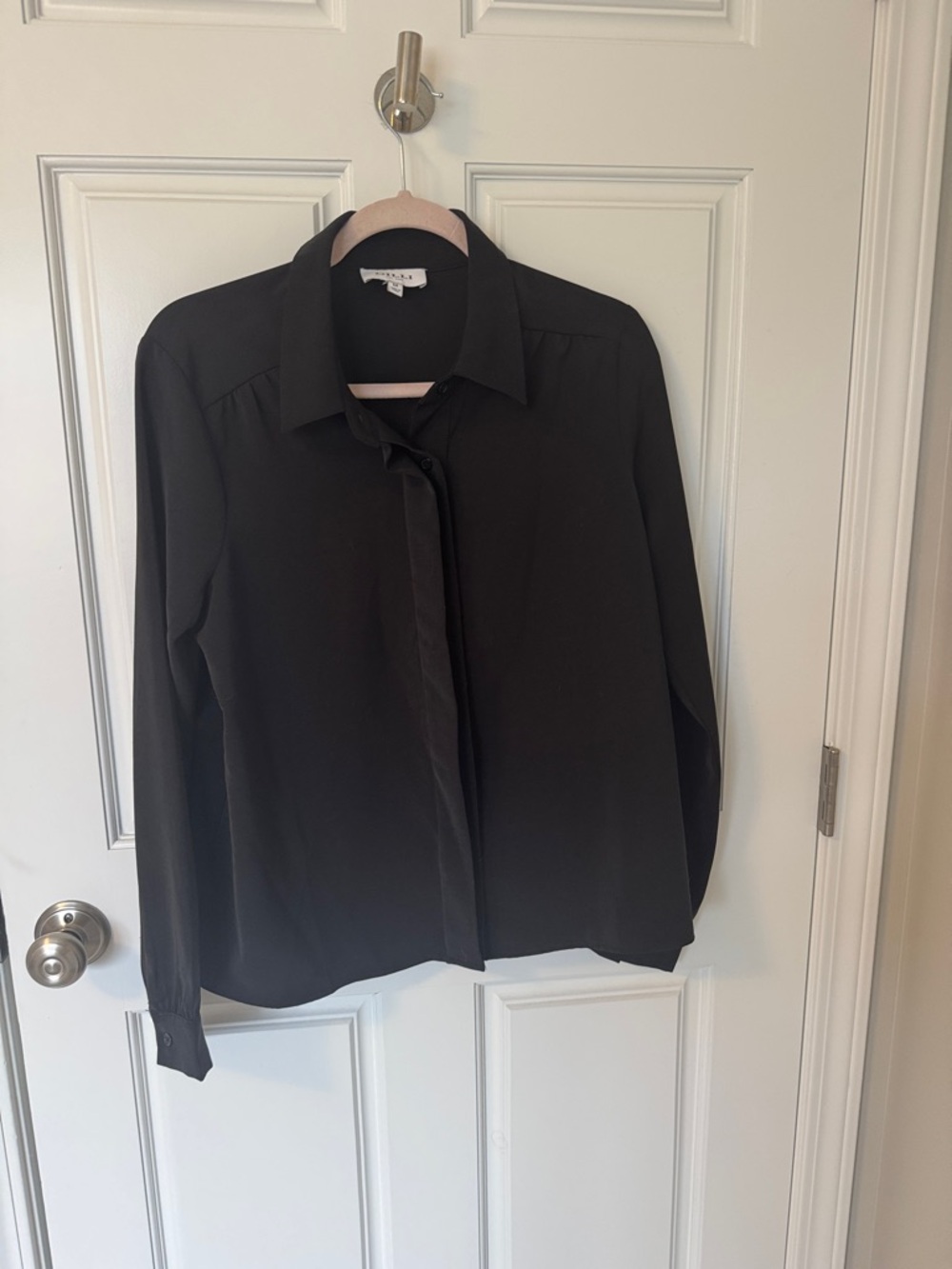 Gilli Black Long-Sleeve Button-Up Blouse